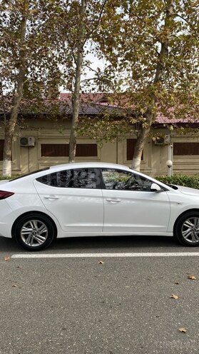 Hyundai Elantra-4