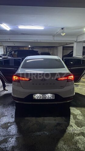 Hyundai Elantra-2