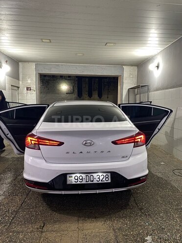 Hyundai Elantra-13