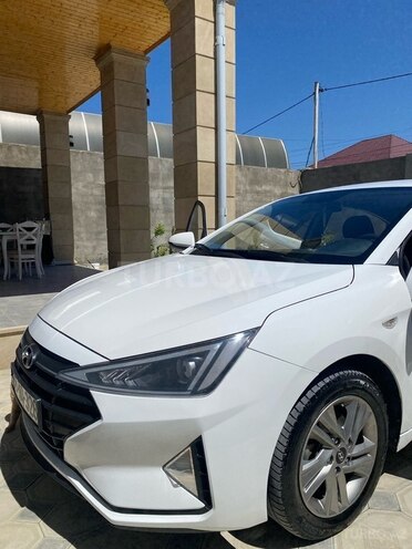 Hyundai Elantra-6