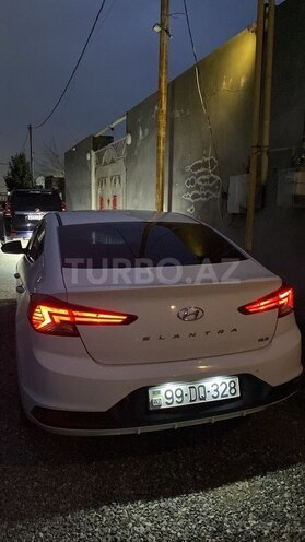 Hyundai Elantra-17