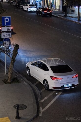 Hyundai Elantra-18