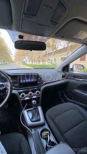 Hyundai Elantra-19