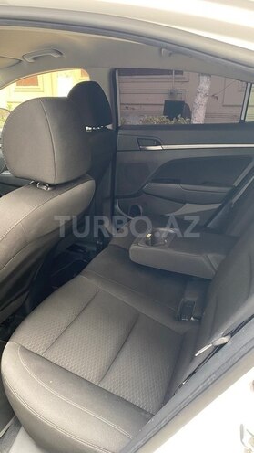 Hyundai Elantra-20