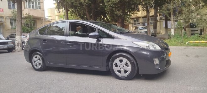 Toyota Prius-5