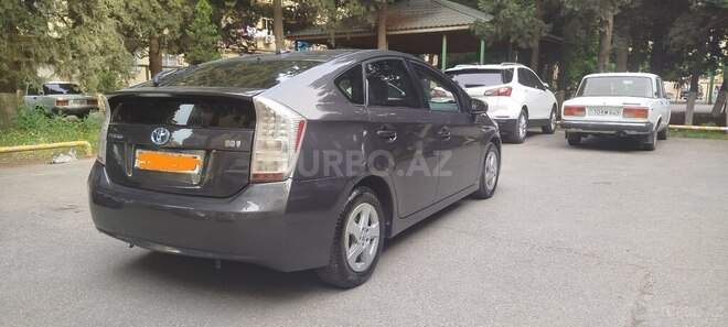 Toyota Prius-4