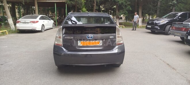 Toyota Prius-8