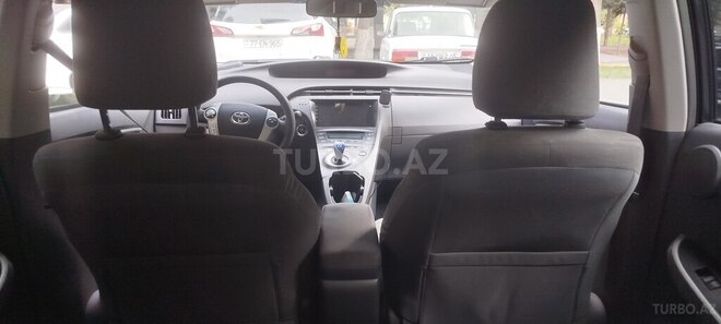 Toyota Prius-13
