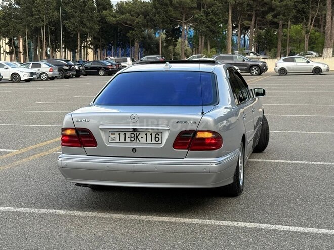Mercedes E 240-10
