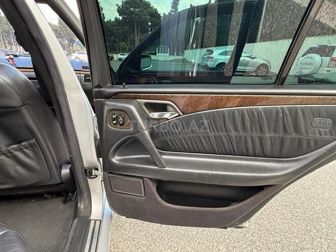 Mercedes E 240-18