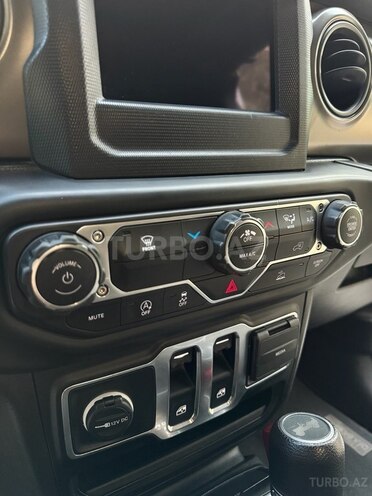 Jeep Wrangler-11