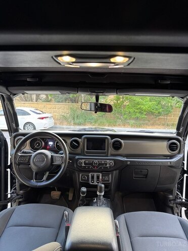 Jeep Wrangler-10