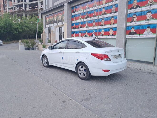 Hyundai Accent-6