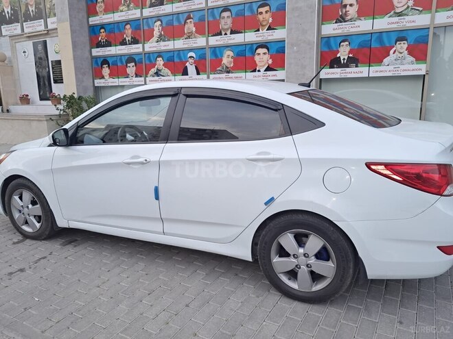 Hyundai Accent-2
