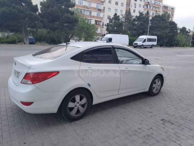 Hyundai Accent-7