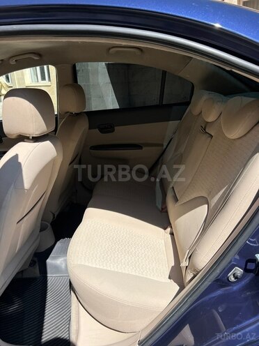 Hyundai Accent-21
