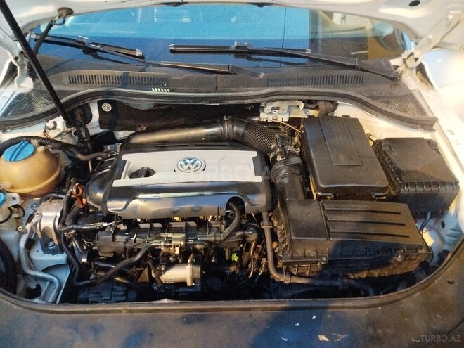 Volkswagen Passat CC-11