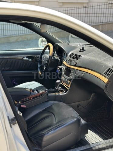 Mercedes E 350-11