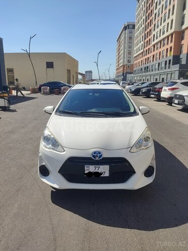 Toyota Aqua-1