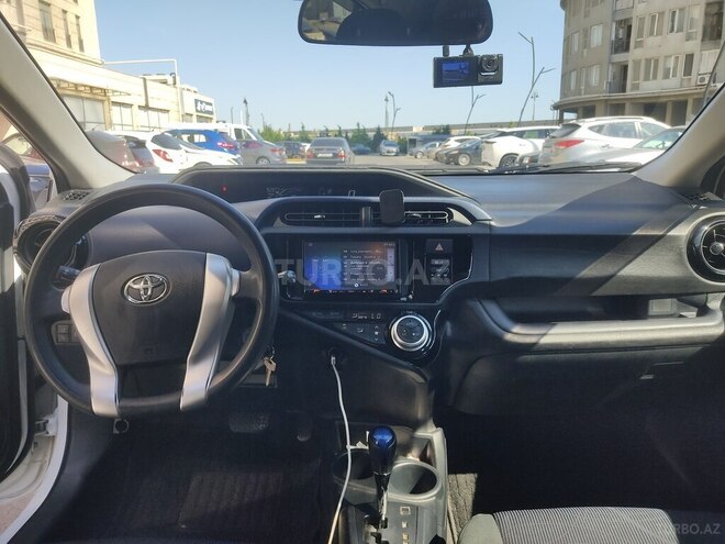 Toyota Aqua-7