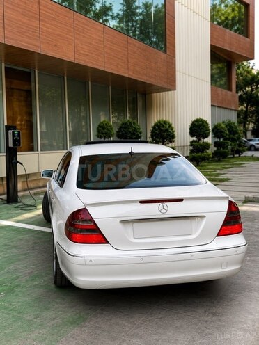 Mercedes E 240-2