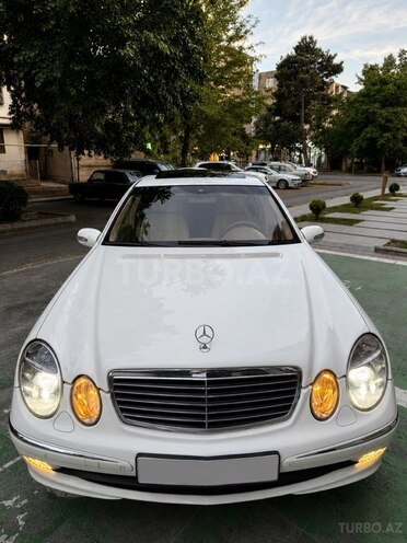 Mercedes E 240-1