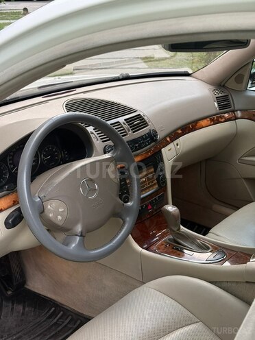 Mercedes E 240-5