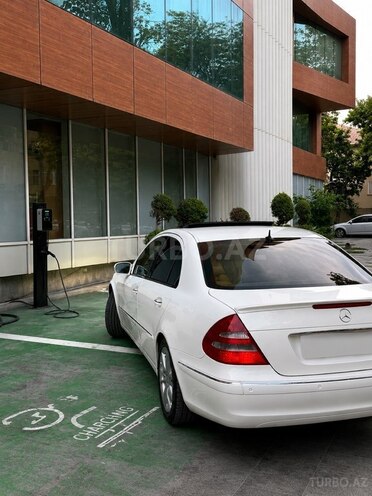 Mercedes E 240-3