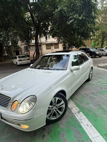 Mercedes E 240-12