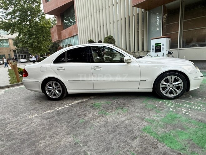 Mercedes E 240-11