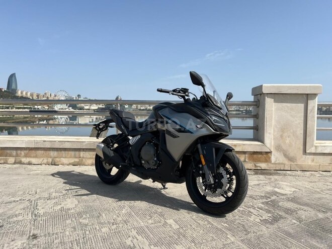 CFMOTO 650 GT-10