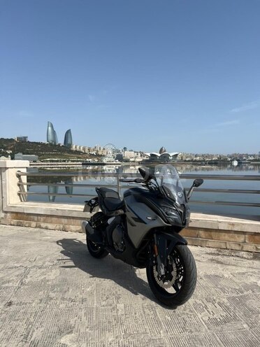 CFMOTO 650 GT-9