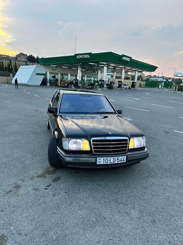 Mercedes E 220-1
