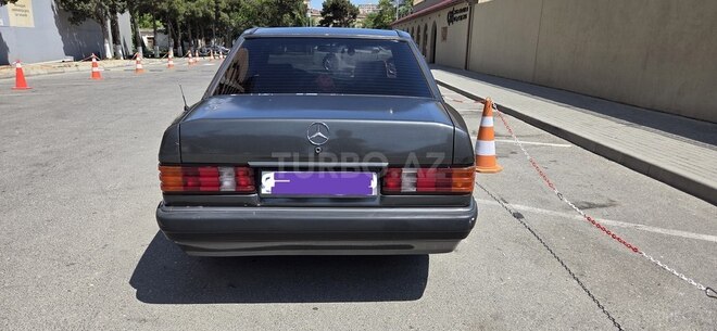 Mercedes 190-4