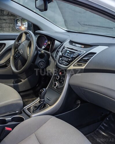 Hyundai Elantra-14