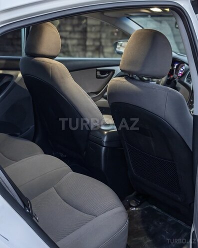 Hyundai Elantra-15
