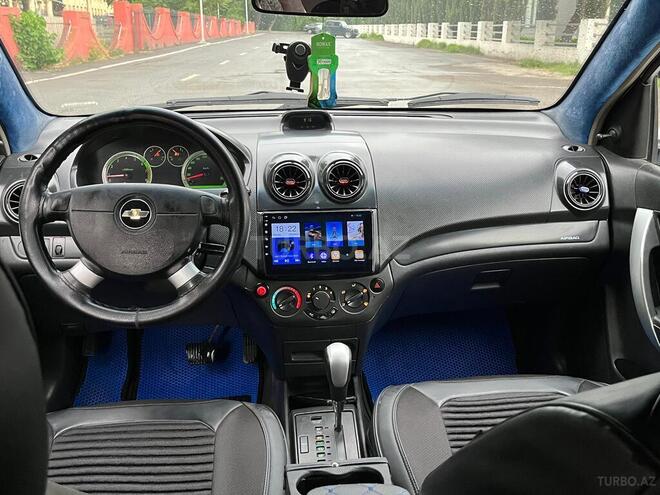 Chevrolet Aveo-8