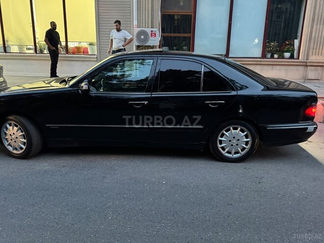 Mercedes E 240-2