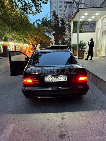 Mercedes E 240-5