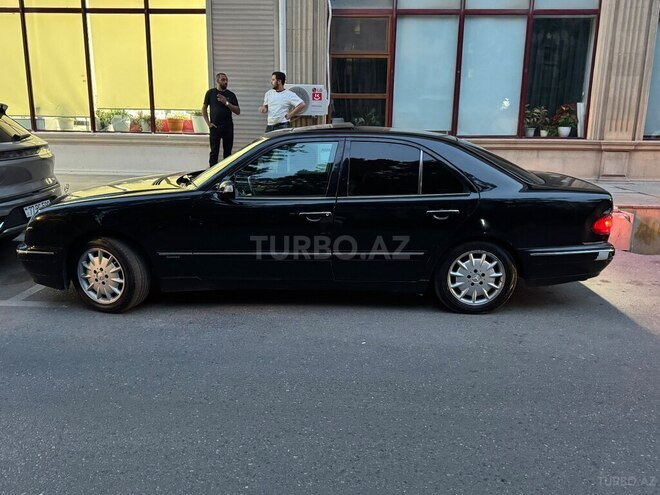 Mercedes E 240-4