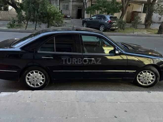 Mercedes E 240-3