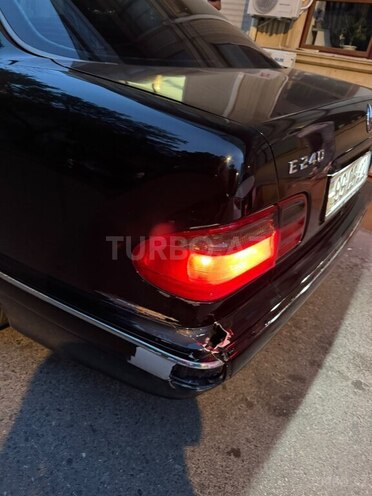 Mercedes E 240-7