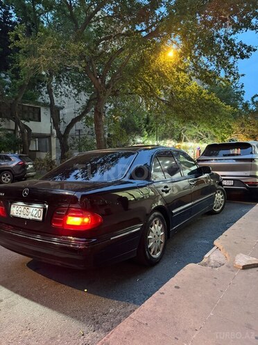 Mercedes E 240-8