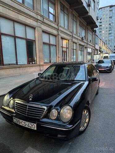 Mercedes E 240-1