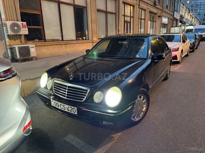 Mercedes E 240-13