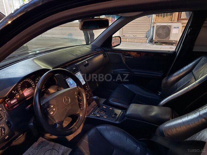 Mercedes E 240-12