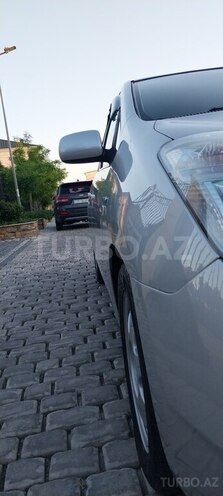 Toyota Prius-5