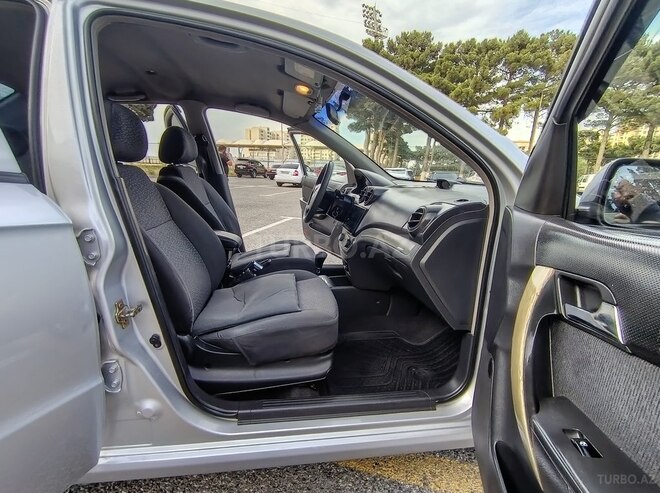 Chevrolet Aveo-16