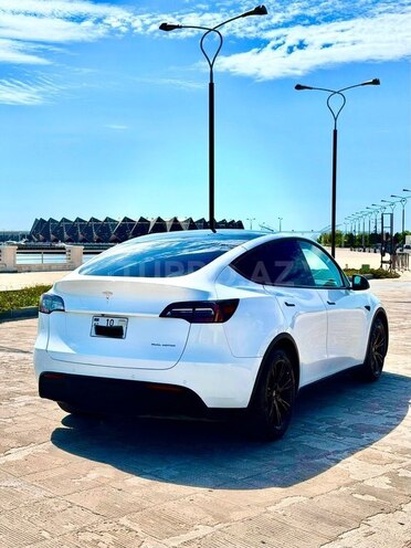 Tesla Model Y-2