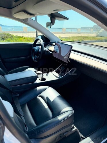 Tesla Model Y-6